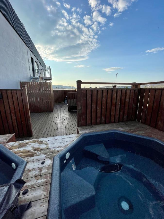 Modern Apartment With Hot Tub In Akureyri Exteriér fotografie